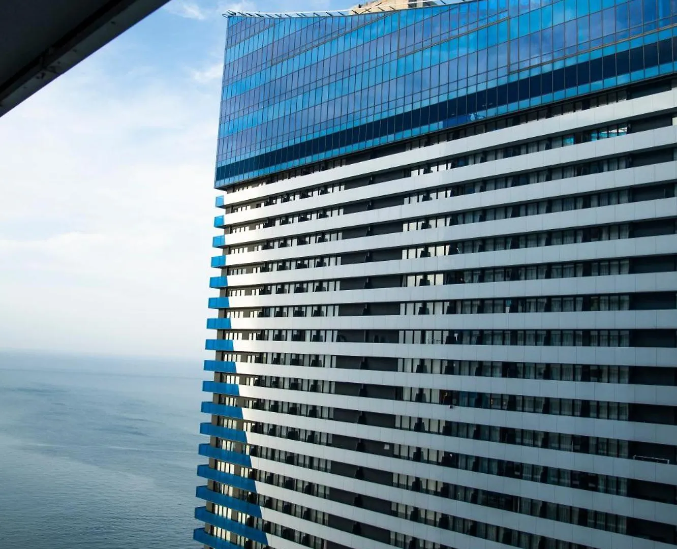 Luxury Aparthotel In Orbi City Sea View バトゥーミ ホテル