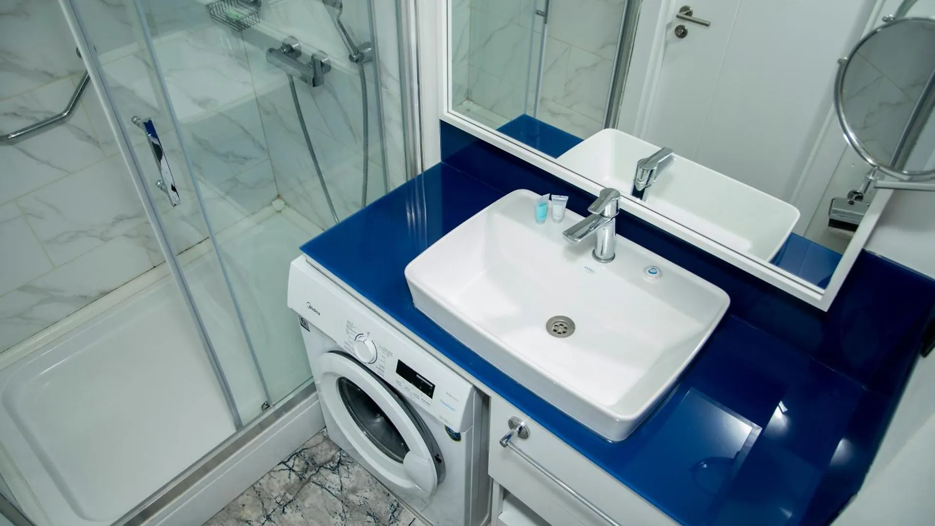 ホテル Luxury Aparthotel In Orbi City Sea View バトゥーミ