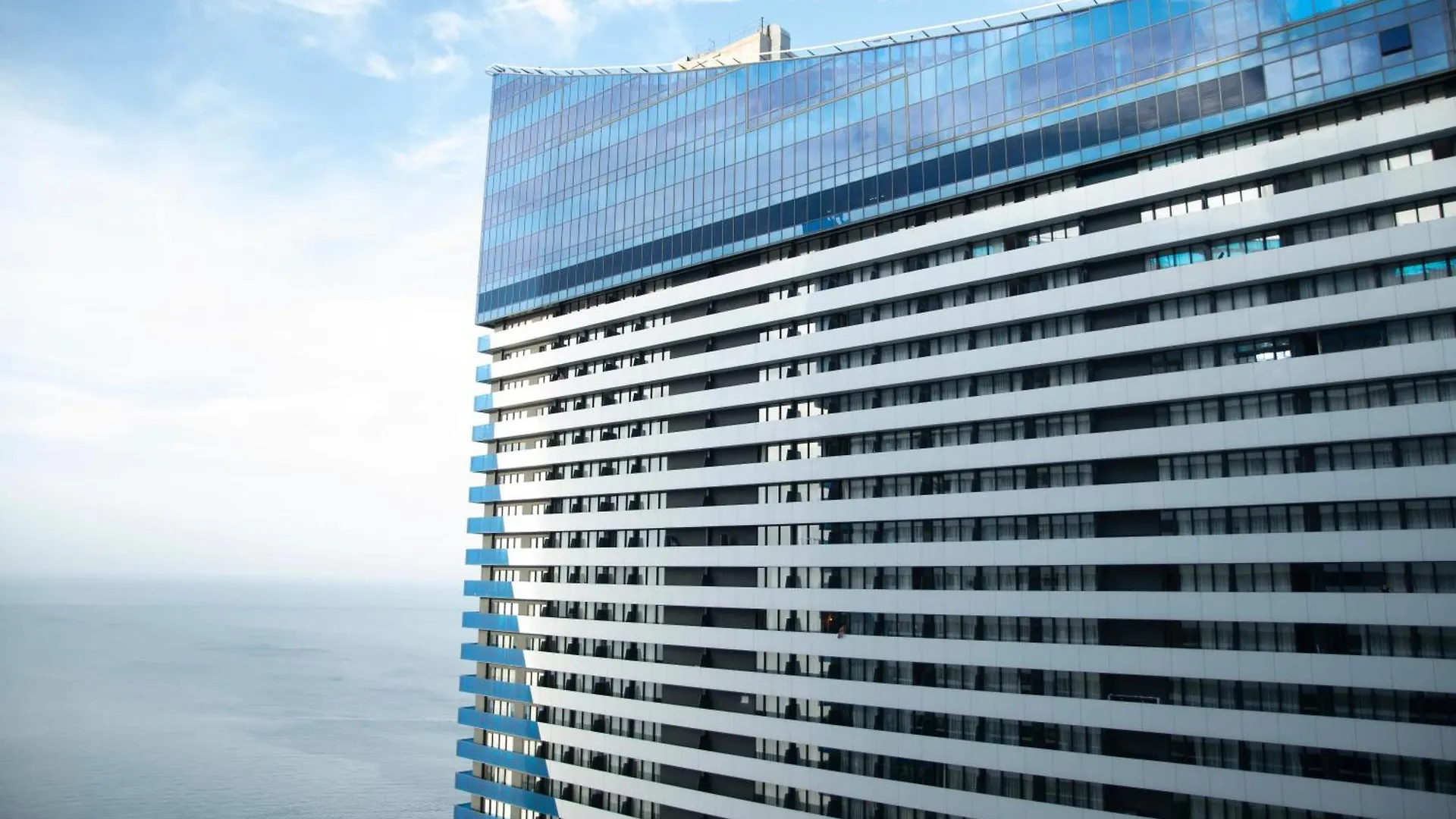 Luxury Aparthotel In Orbi City Sea View バトゥーミ